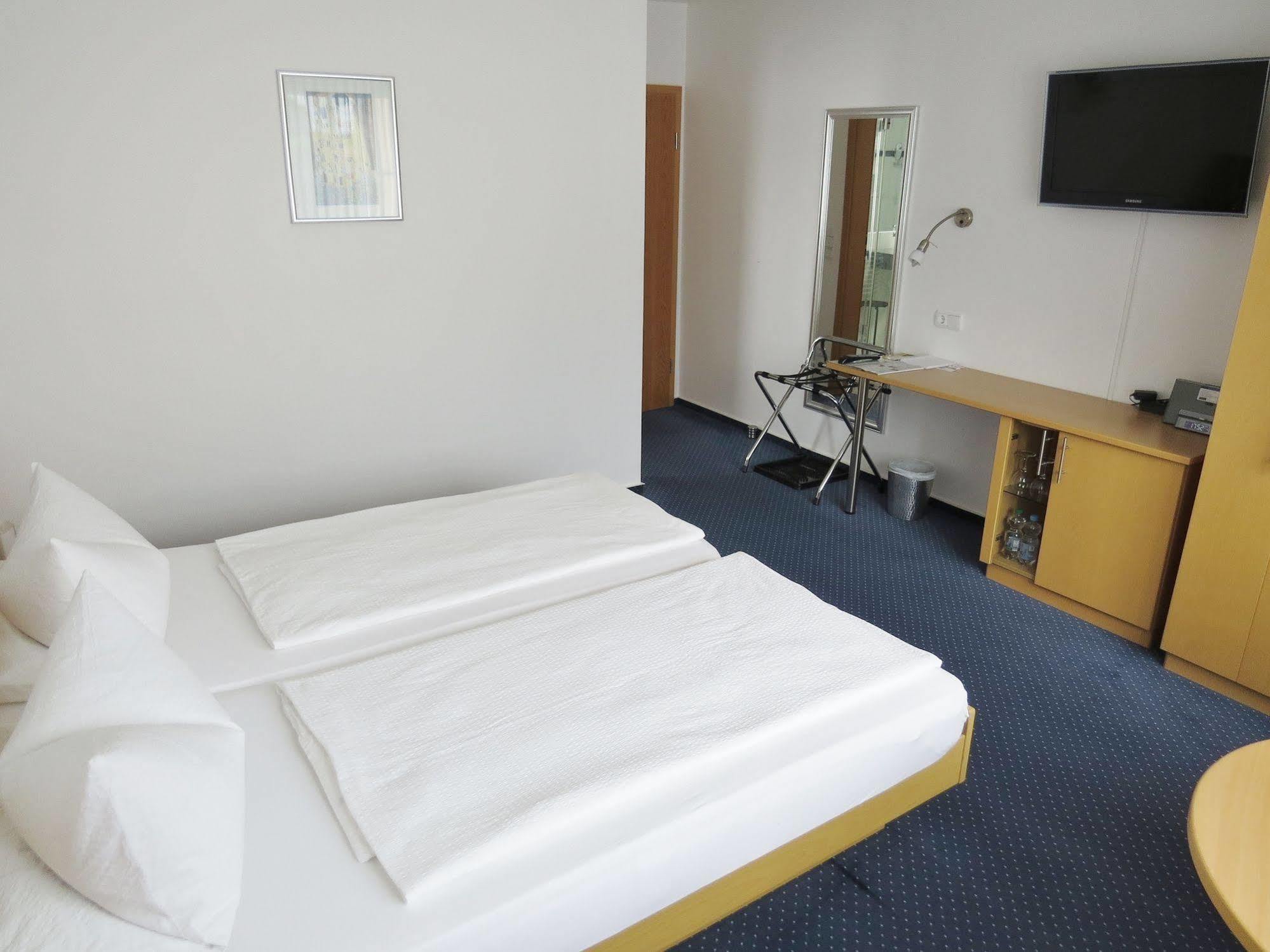 Hotel Retterath Am Nuerburgring Wiesemscheid Kültér fotó